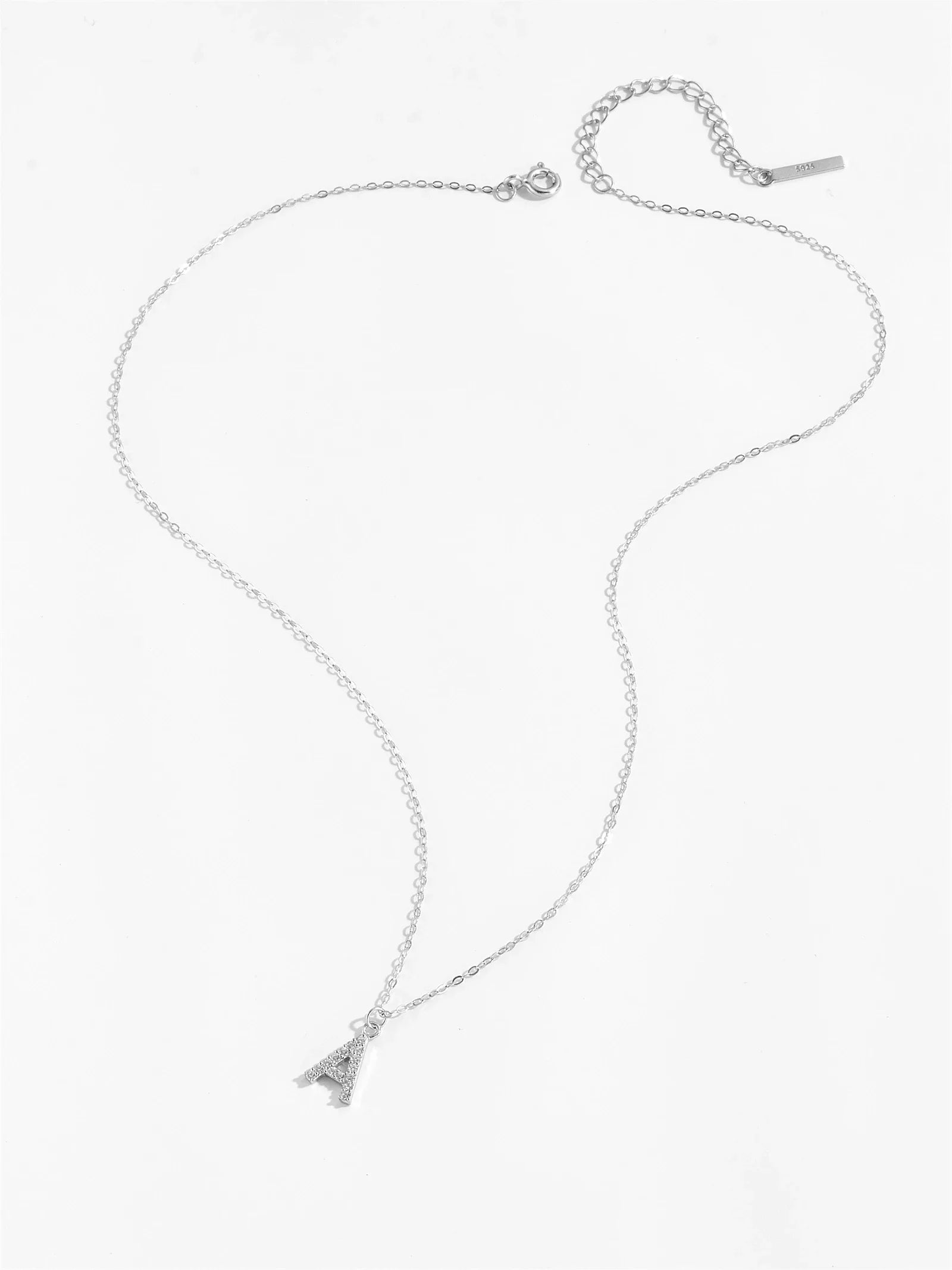 Collier initial argent